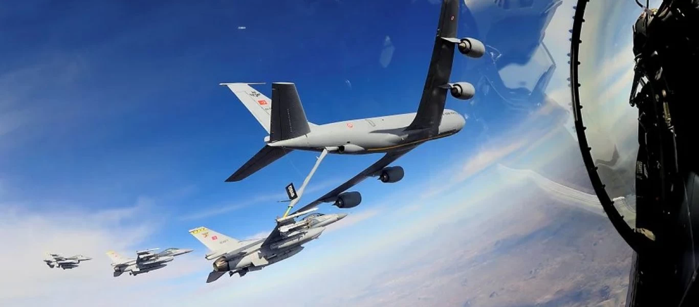 Άσκηση βομβαρδισμού μακράς ακτίνας της τουρκικής Αεροπορίας νότια της Κρήτης: 3 εναέρια τάνκερ, 1 AWACS & 4 F-16! (upd)